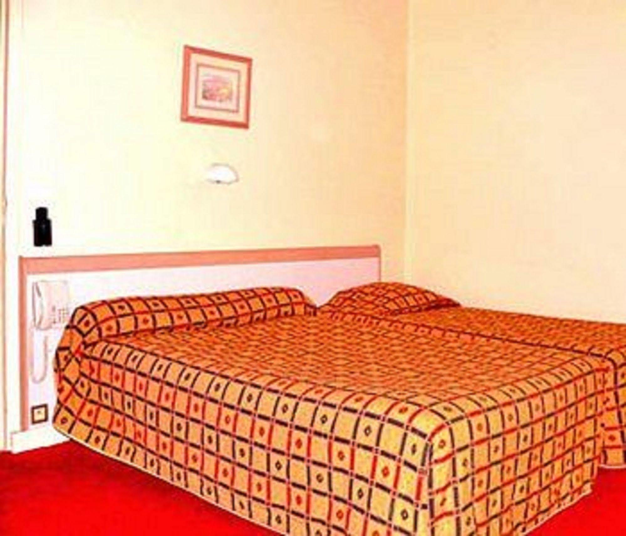 Hotel Fiat Paris Ngoại thất bức ảnh